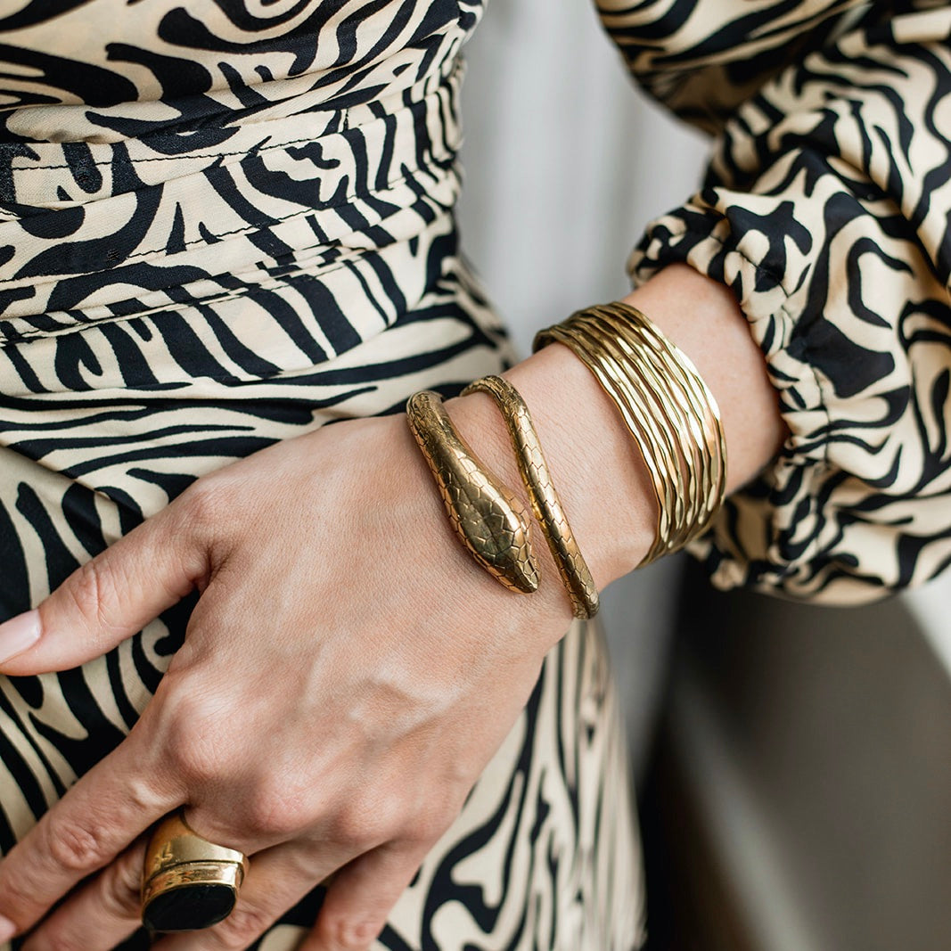 Kundalini-Oya-Brass-Cuff_3a84424a-e0a6-42ca-82e9-ee87048e9948